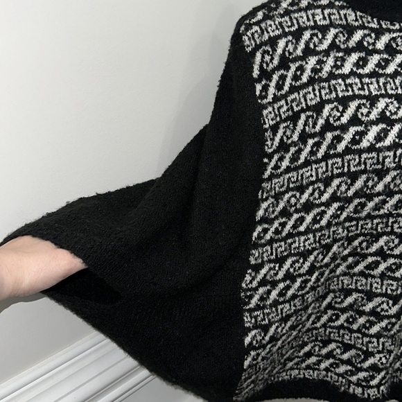 Free People Black and White Oversized Cotton Blend Sweater Poncho size XS - Picture 4 of 9